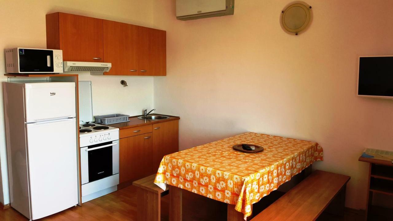 Apartments Adriatic Selce Bagian luar foto